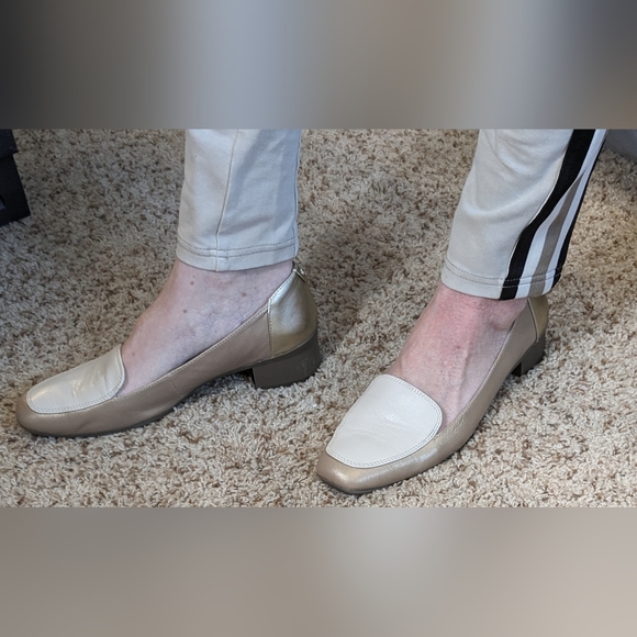 Anne Klein Daneen cream and two-tone gold Leather Loafer Shoe Low Heel Sz 9 - Picture 5 of 7